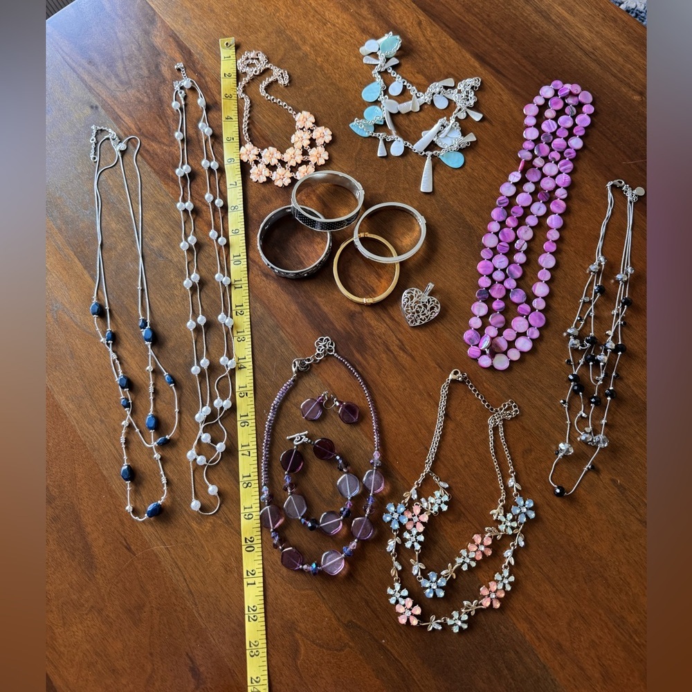 Costume Jewelry Bundle, Necklaces, Bracelets, Pendant/Earrings assorted colors